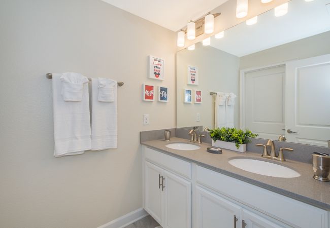 Casa adosada en Davenport - Lovely Townhouse 4Beds/3Bath/Pool/18Min From Disney Casa adosada en Davenport - Lovely Townhouse 4Beds/3Bath/Pool/18Min From Disney
