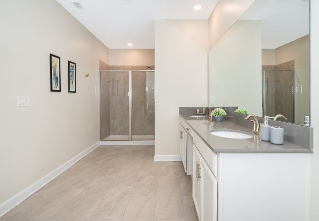 Villa en Kissimmee - Awesome Villa 5Beds/5Bath/Pool/Jacuzzi/5Min From Disney Villa en Kissimmee - Awesome Villa 5Beds/5Bath/Pool/Jacuzzi/5Min From Disney