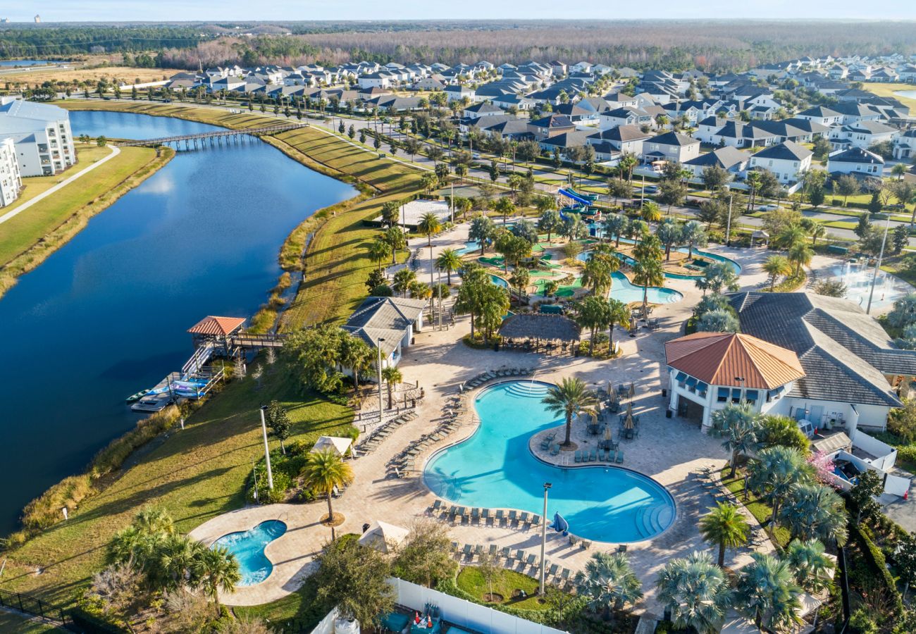 Villa en Kissimmee - Awesome Villa 5Beds/5Bath/Pool/Jacuzzi/5Min From Disney