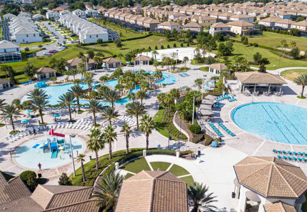 Casa adosada en Champions Gate - Wonderful Townhouse 4Beds/3Bath/Pool/18Min From Disney