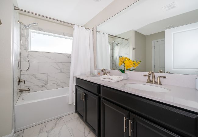 Casa adosada en Davenport - Delightful Townhouse 4Beds/3Bath/Pool/18Min From Disney Casa adosada en Davenport - Delightful Townhouse 4Beds/3Bath/Pool/18Min From Disney