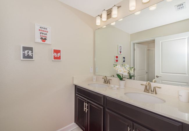 Casa adosada en Kissimmee - Elegant Townhouse 4Beds/4Baths/Pool/18 Min Disney Casa adosada en Kissimmee - Elegant Townhouse 4Beds/4Baths/Pool/18 Min Disney