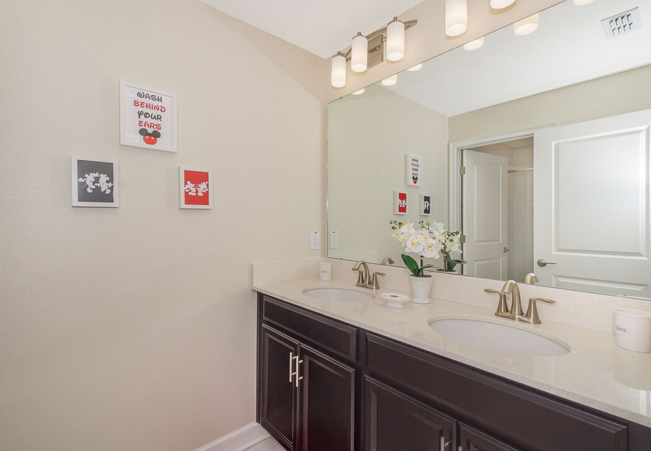 Casa adosada en Kissimmee - Elegant Townhouse 5Beds/4Baths/Pool/18 Min Disney