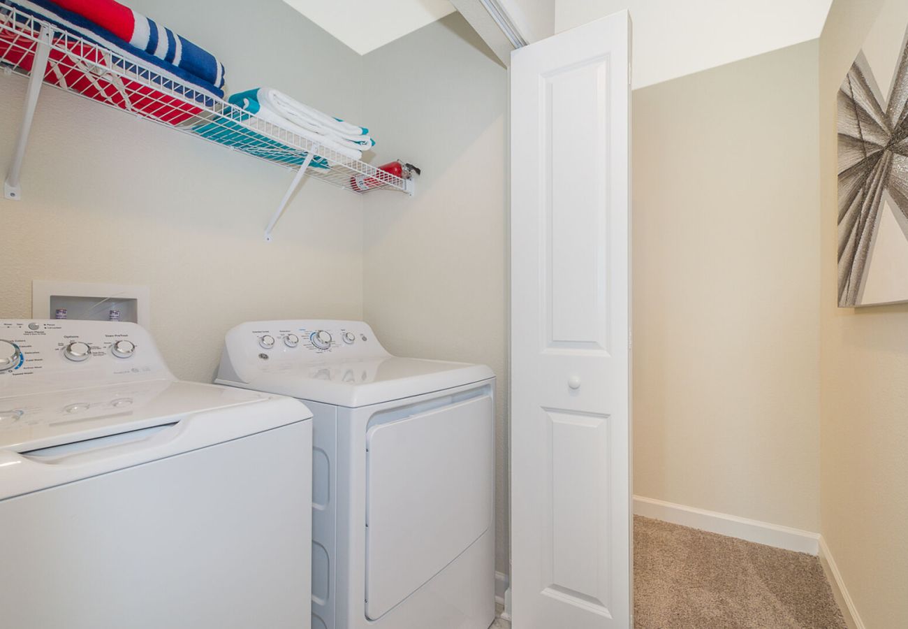 Casa adosada en Kissimmee - Elegant Townhouse 5Beds/4Baths/Pool/18 Min Disney