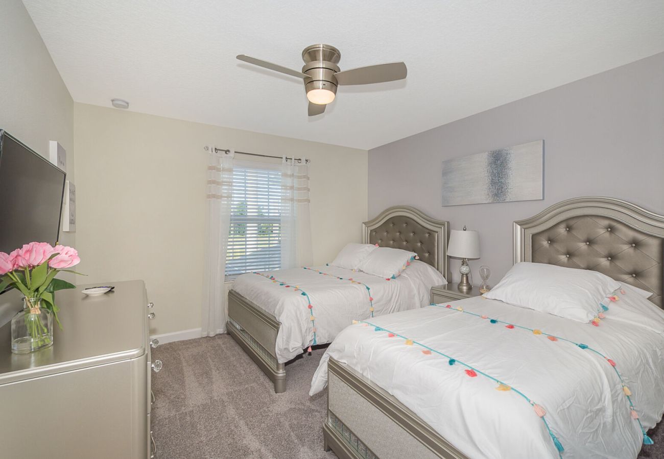 Casa adosada en Kissimmee - Elegant Townhouse 5Beds/4Baths/Pool/18 Min Disney