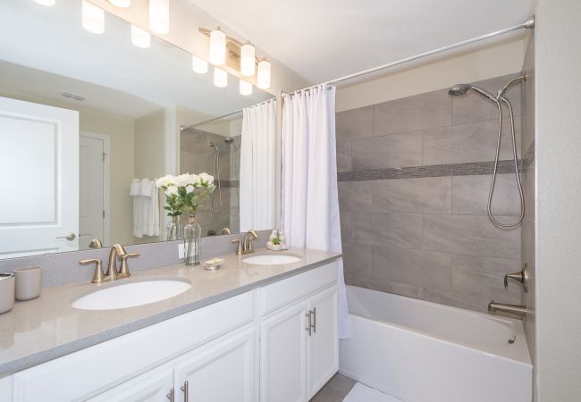 Casa adosada en Kissimmee - Glamorous Townhouse 4Bed/3Bath/Pool/5Min Disney Casa adosada en Kissimmee - Glamorous Townhouse 4Bed/3Bath/Pool/5Min Disney