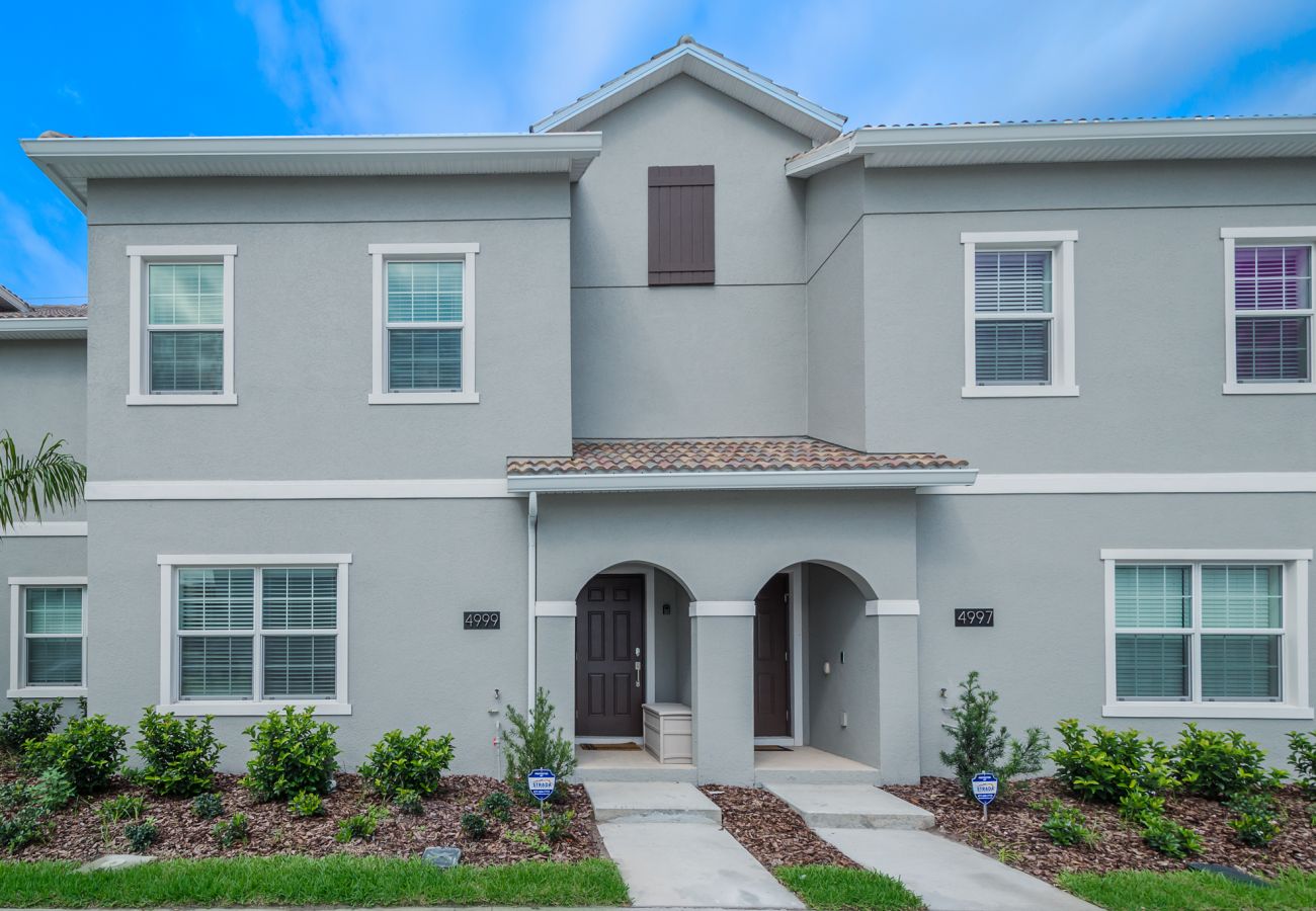 Casa adosada en Kissimmee - Glamorous Townhouse 4Bed/3Bath/Pool/5Min Disney