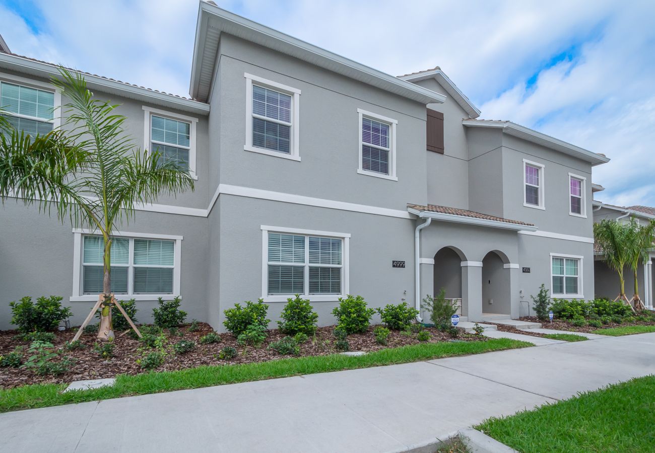 Casa adosada en Kissimmee - Glamorous Townhouse 4Bed/3Bath/Pool/5Min Disney