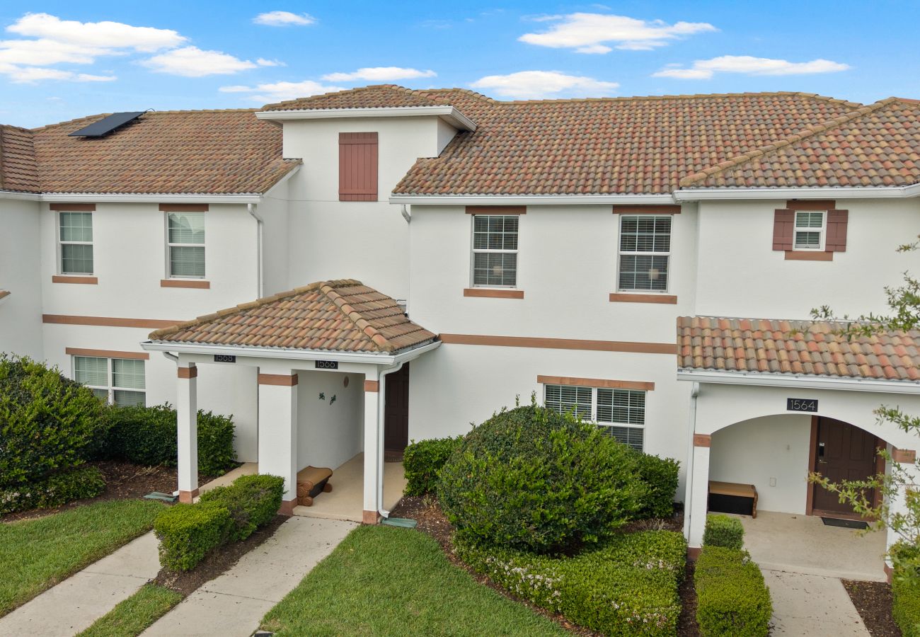 Casa adosada en Florida - Sweet Townhouse  4Beds/3Bath/Pool/Jacuzzi/18Min From Disney