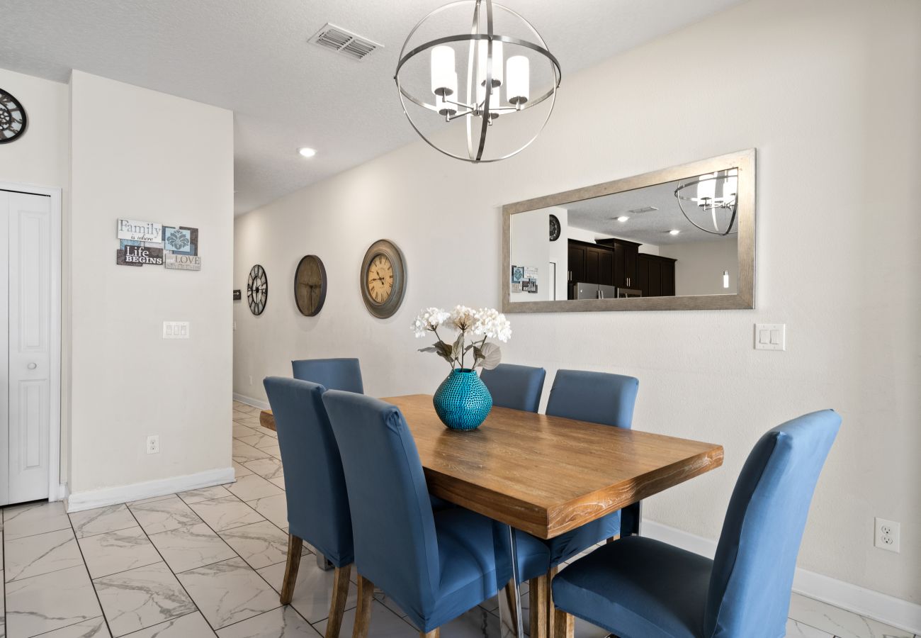 Casa adosada en Florida - Sweet Townhouse  4Beds/3Bath/Pool/Jacuzzi/18Min From Disney