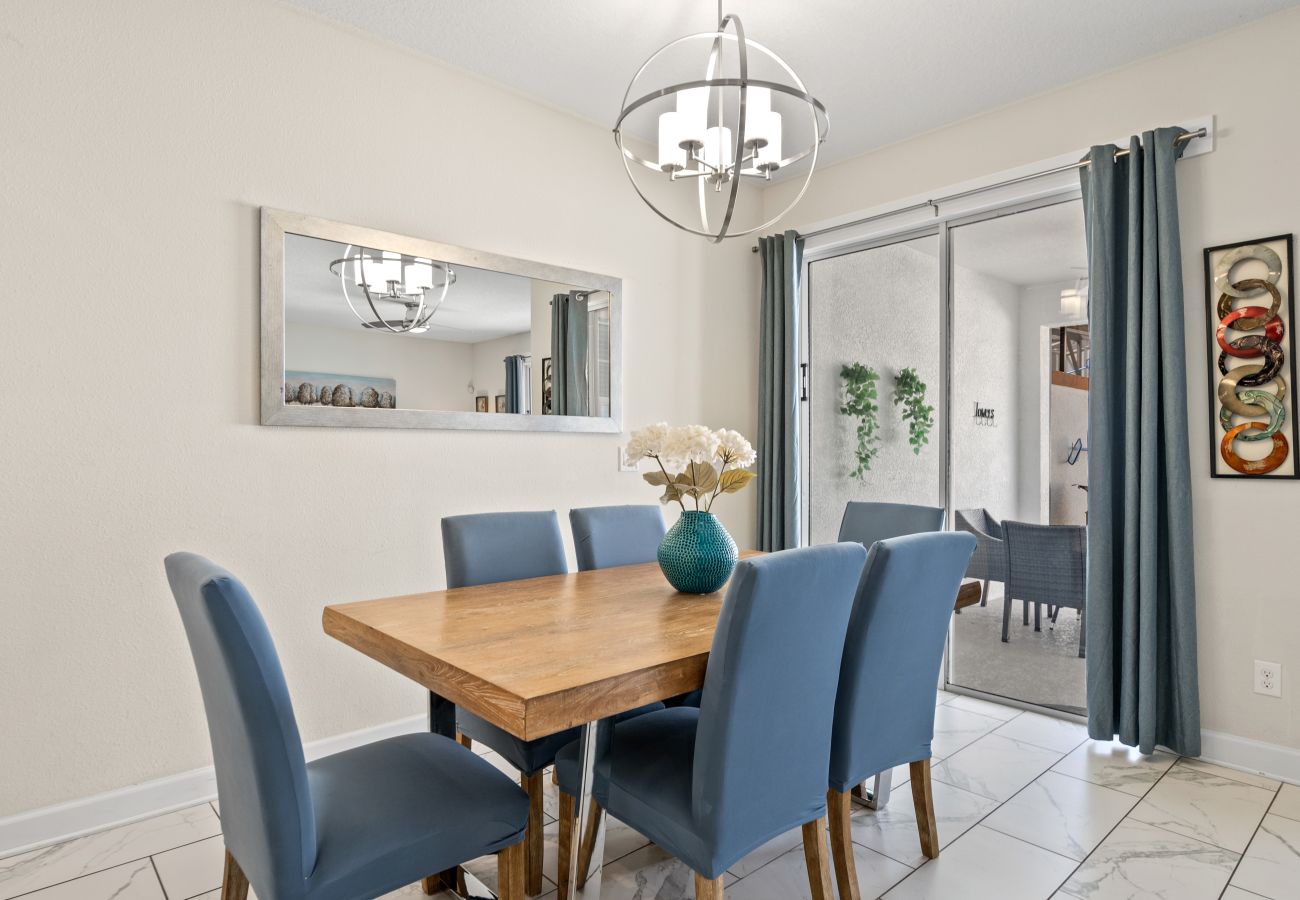 Casa adosada en Florida - Sweet Townhouse  4Beds/3Bath/Pool/Jacuzzi/18Min From Disney