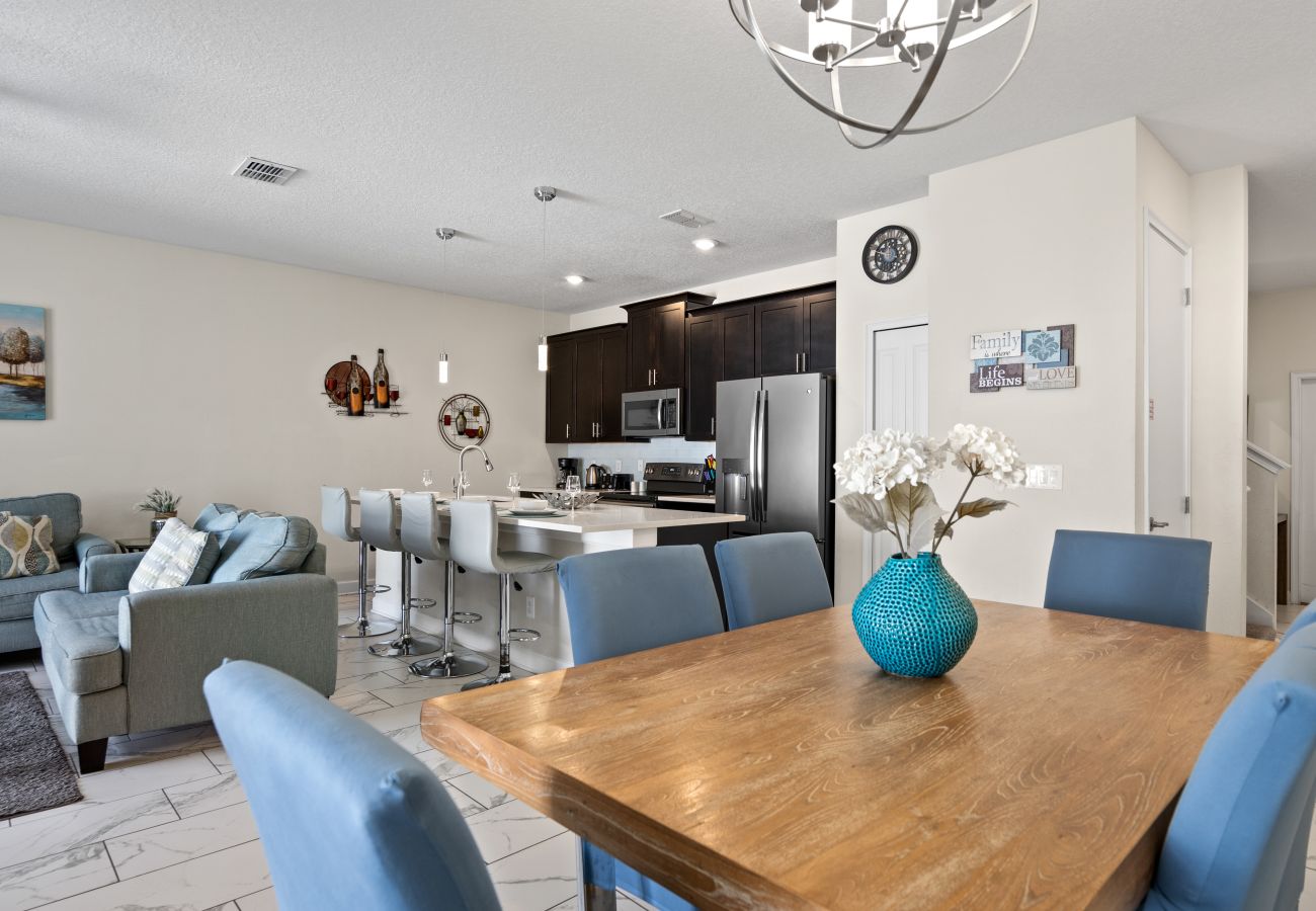 Casa adosada en Florida - Sweet Townhouse  4Beds/3Bath/Pool/Jacuzzi/18Min From Disney