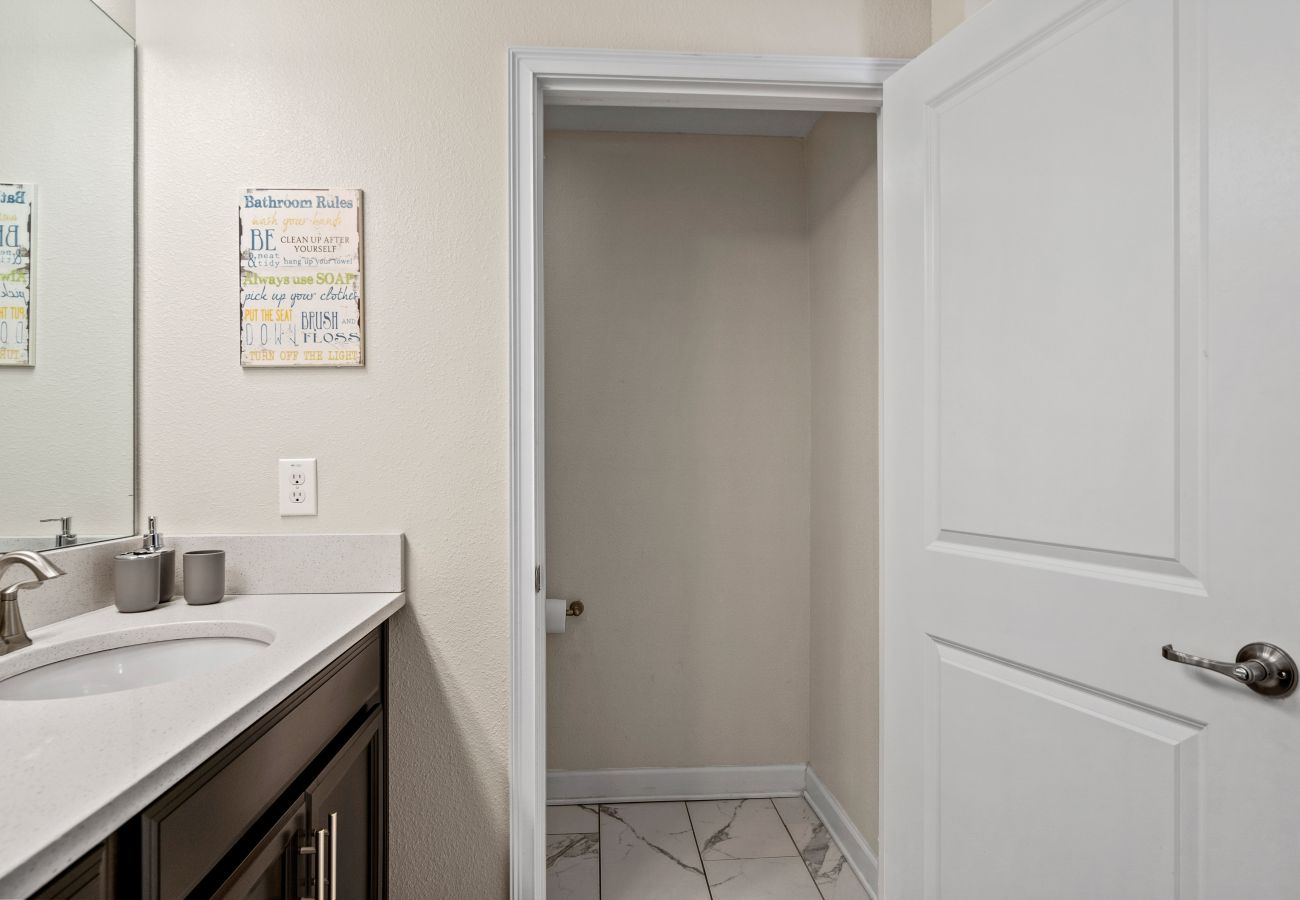 Casa adosada en Florida - Sweet Townhouse  4Beds/3Bath/Pool/Jacuzzi/18Min From Disney