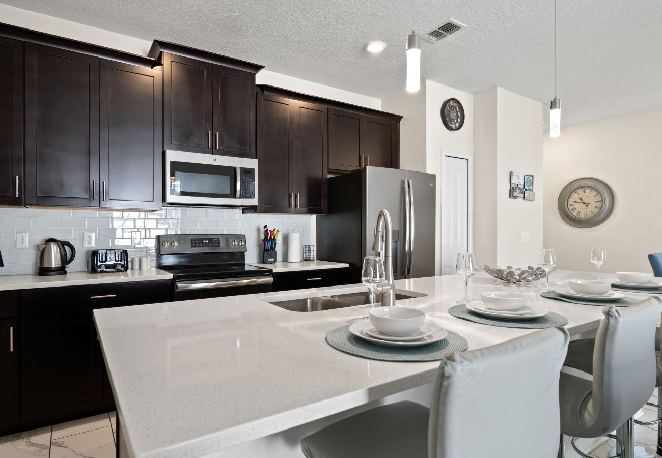 Casa adosada en Florida - Sweet Townhouse  4Beds/3Bath/Pool/Jacuzzi/18Min From Disney