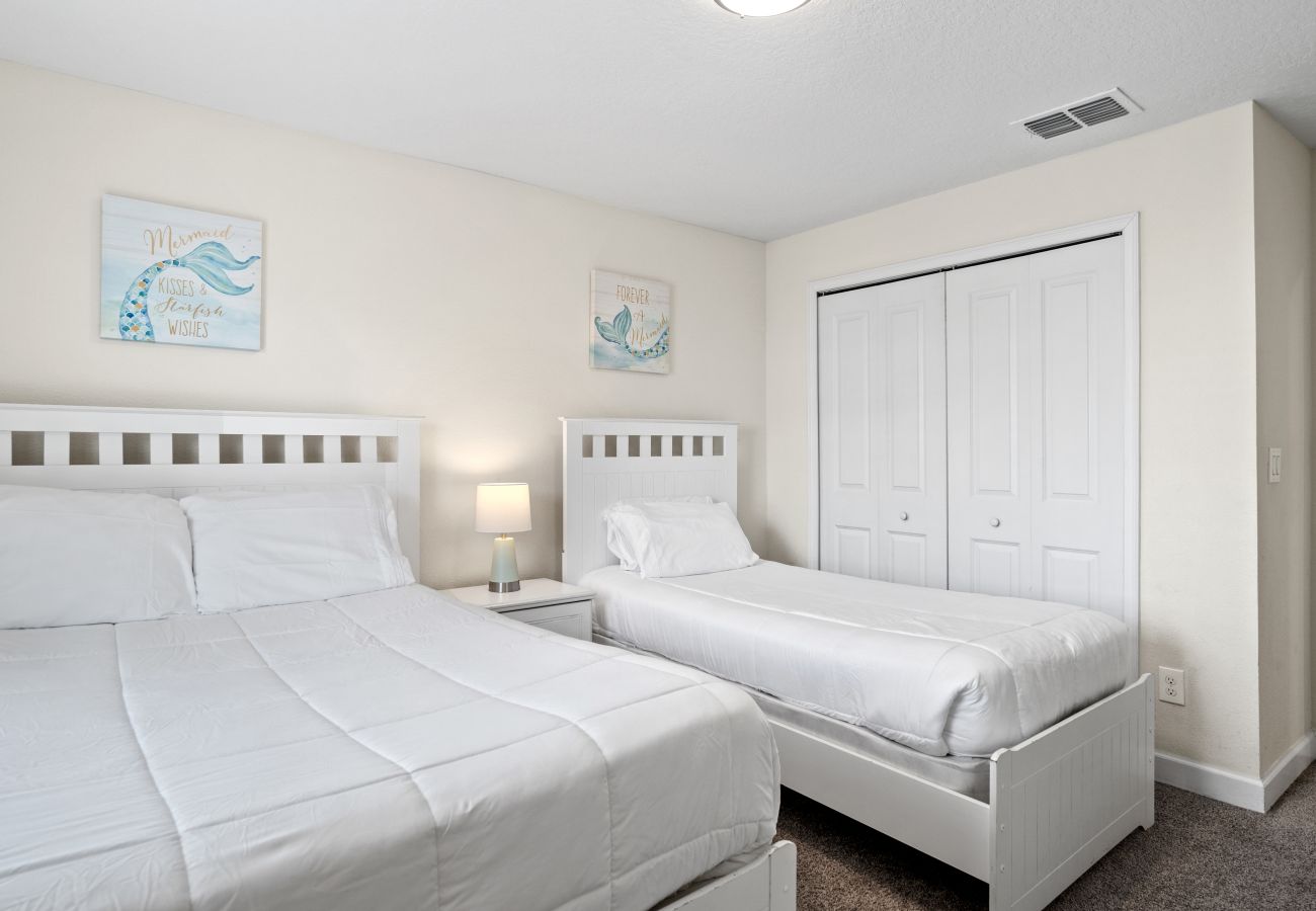 Casa adosada en Florida - Sweet Townhouse  4Beds/3Bath/Pool/Jacuzzi/18Min From Disney