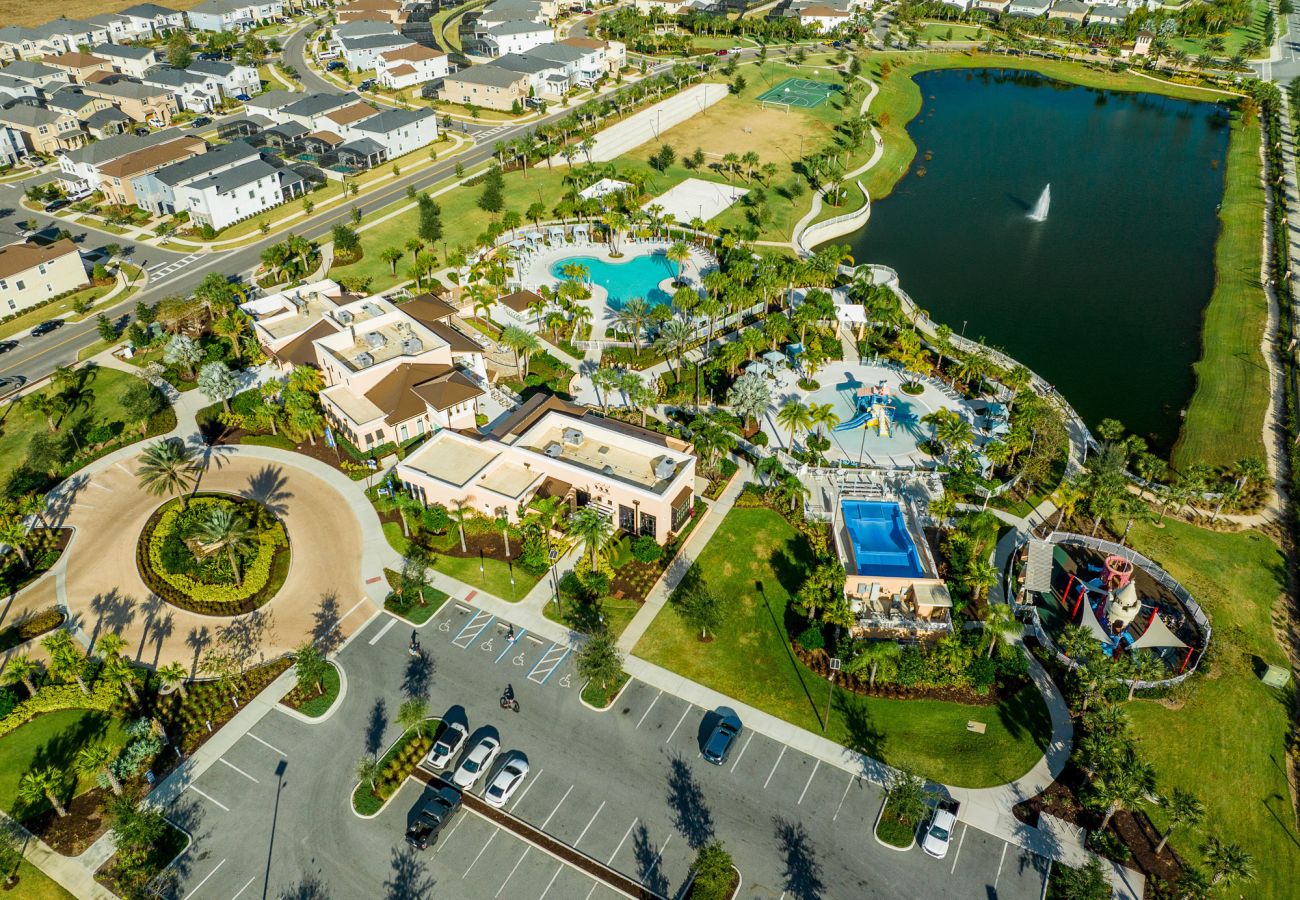 Casa adosada en Florida - Sweet Townhouse  4Beds/3Bath/Pool/Jacuzzi/18Min From Disney