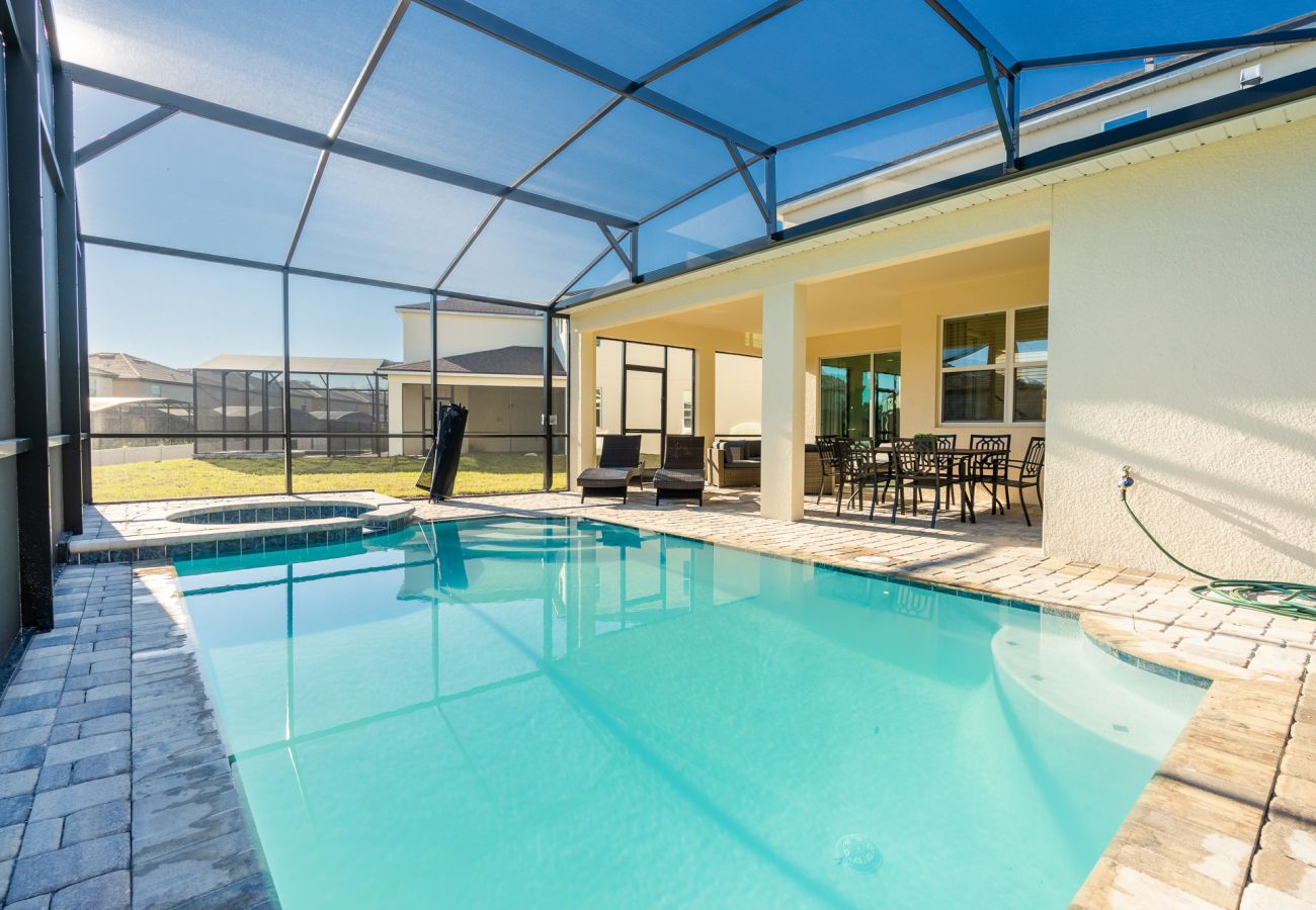 Villa in Kissimmee - Gorgeous Villa Solara Resort 6Bed/5Bath/Pool/Jacuzzi/18 Min From Disney