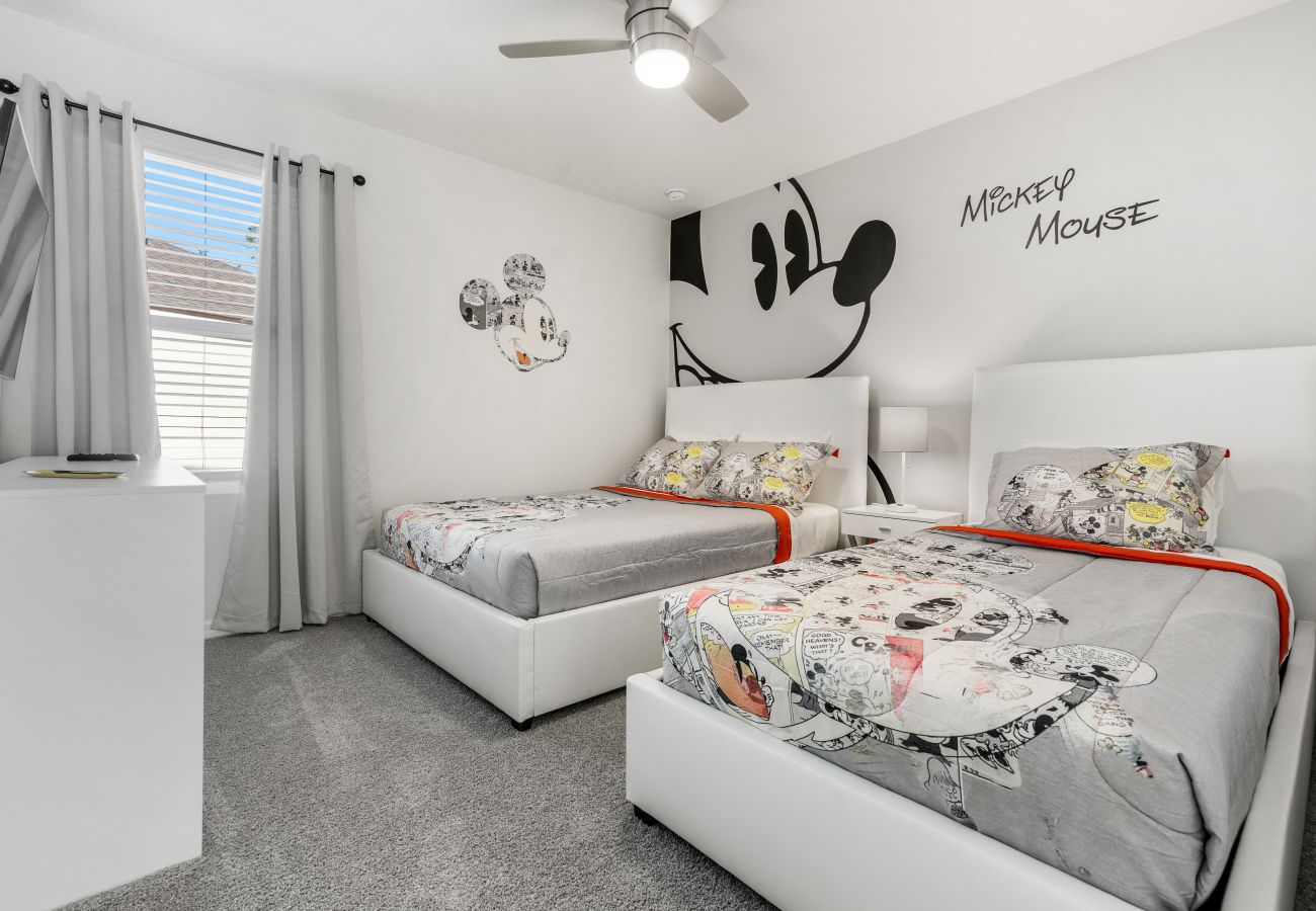 Villa in Kissimmee - Gorgeous Villa Solara Resort 6Bed/5Bath/Pool/Jacuzzi/18 Min From Disney