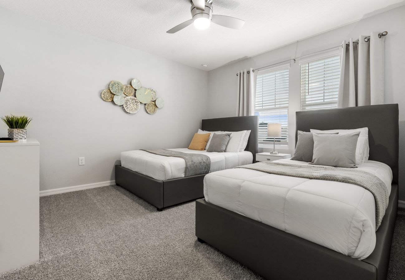 Villa in Kissimmee - Gorgeous Villa Solara Resort 6Bed/5Bath/Pool/Jacuzzi/18 Min From Disney