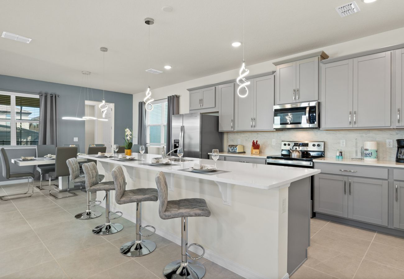 Villa in Kissimmee - Splendid Villa Solara  6Bed/5Bath/Pool/Jacuzzi/18 Min From Disney