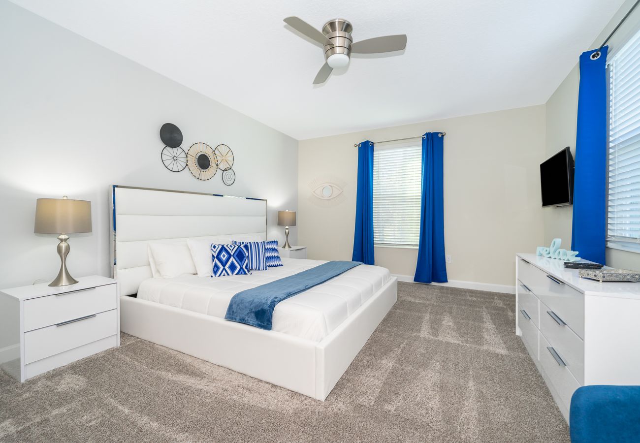 Villa in Kissimmee - Awesome Villa 5Beds/5Bath/Pool/Jacuzzi/5Min From Disney