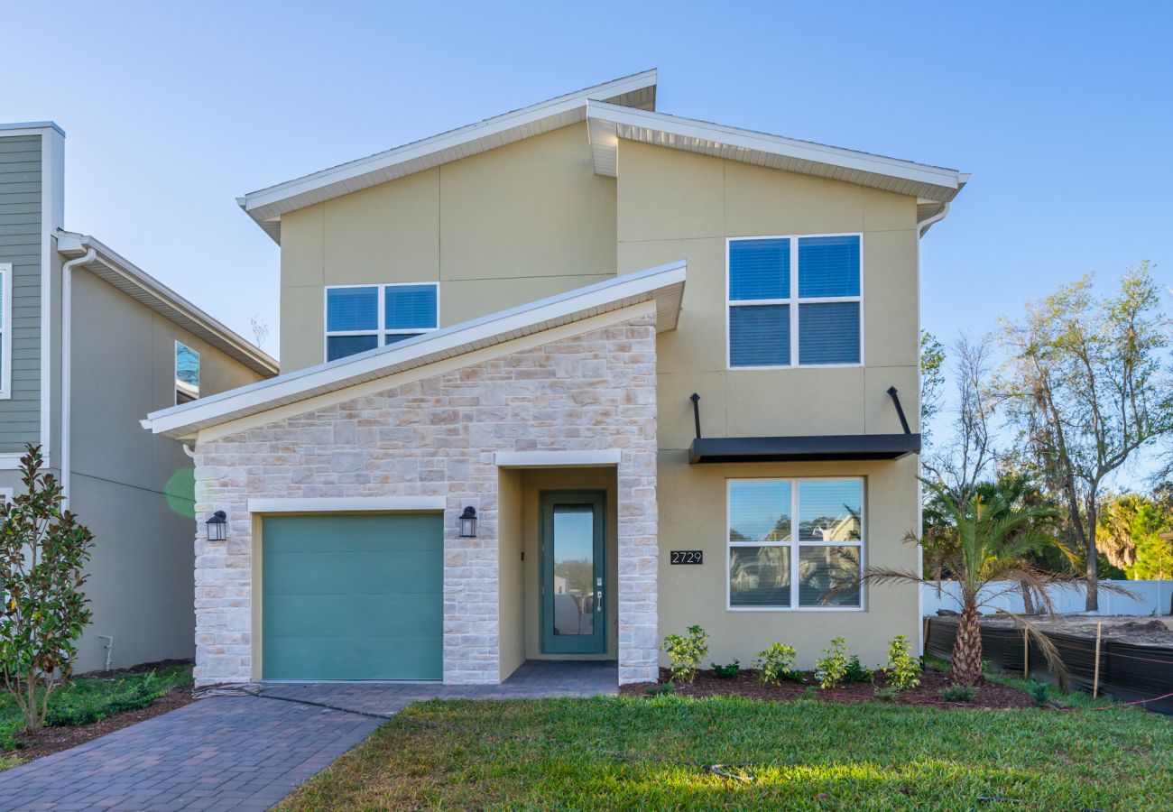 Villa in Kissimmee - Awesome Villa 5Beds/5Bath/Pool/Jacuzzi/5Min From Disney