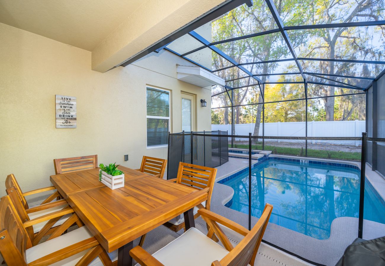 Villa in Kissimmee - Awesome Villa 5Beds/5Bath/Pool/Jacuzzi/5Min From Disney