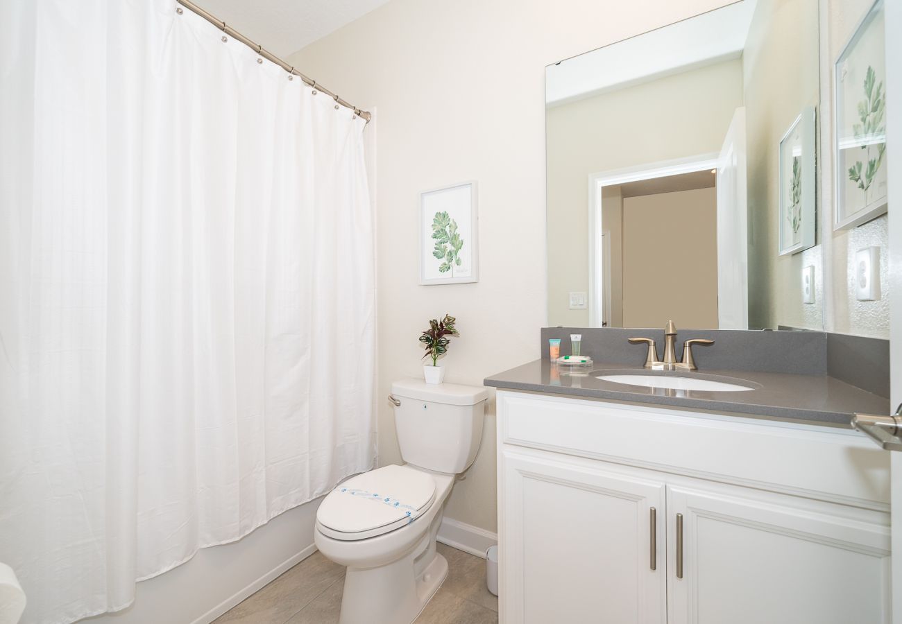 Villa in Kissimmee - Awesome Villa 5Beds/5Bath/Pool/Jacuzzi/5Min From Disney