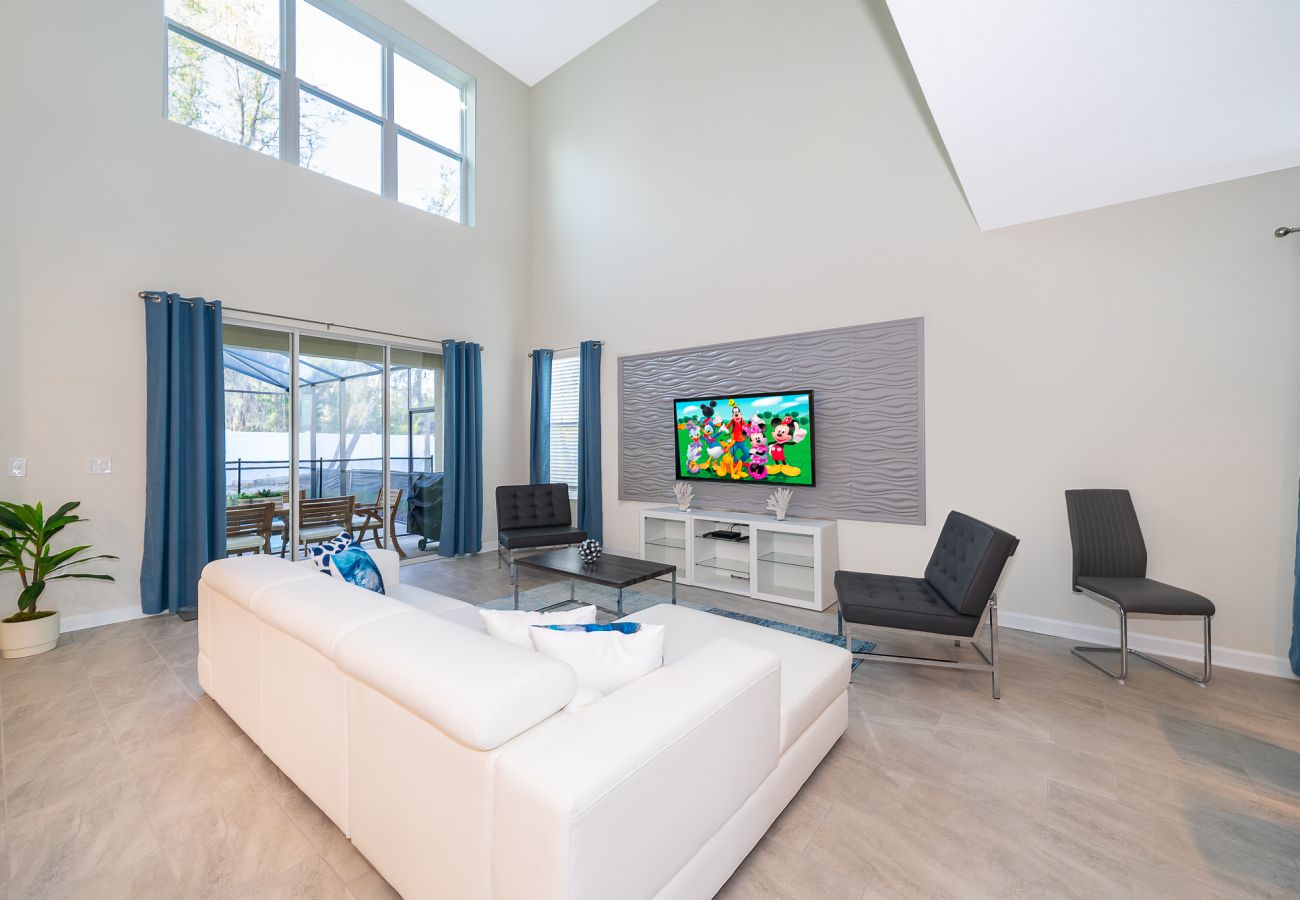 Villa in Kissimmee - Awesome Villa 5Beds/5Bath/Pool/Jacuzzi/5Min From Disney