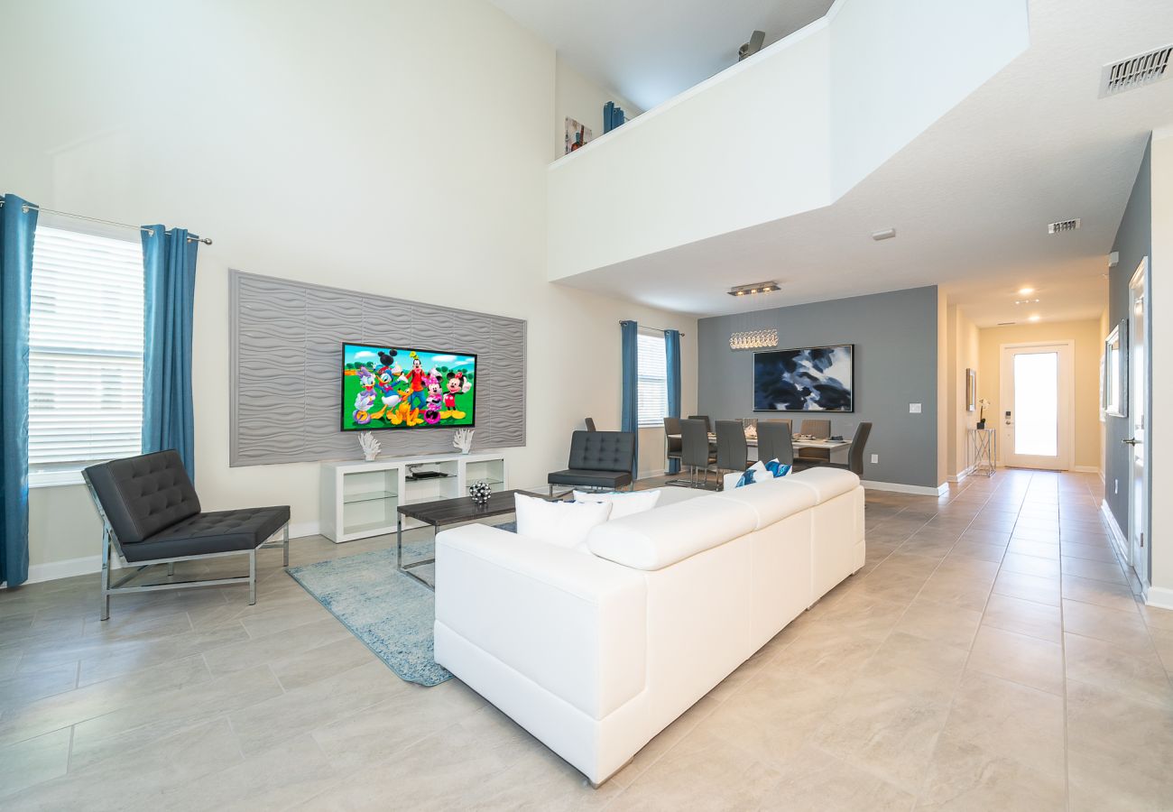Villa in Kissimmee - Awesome Villa 5Beds/5Bath/Pool/Jacuzzi/5Min From Disney