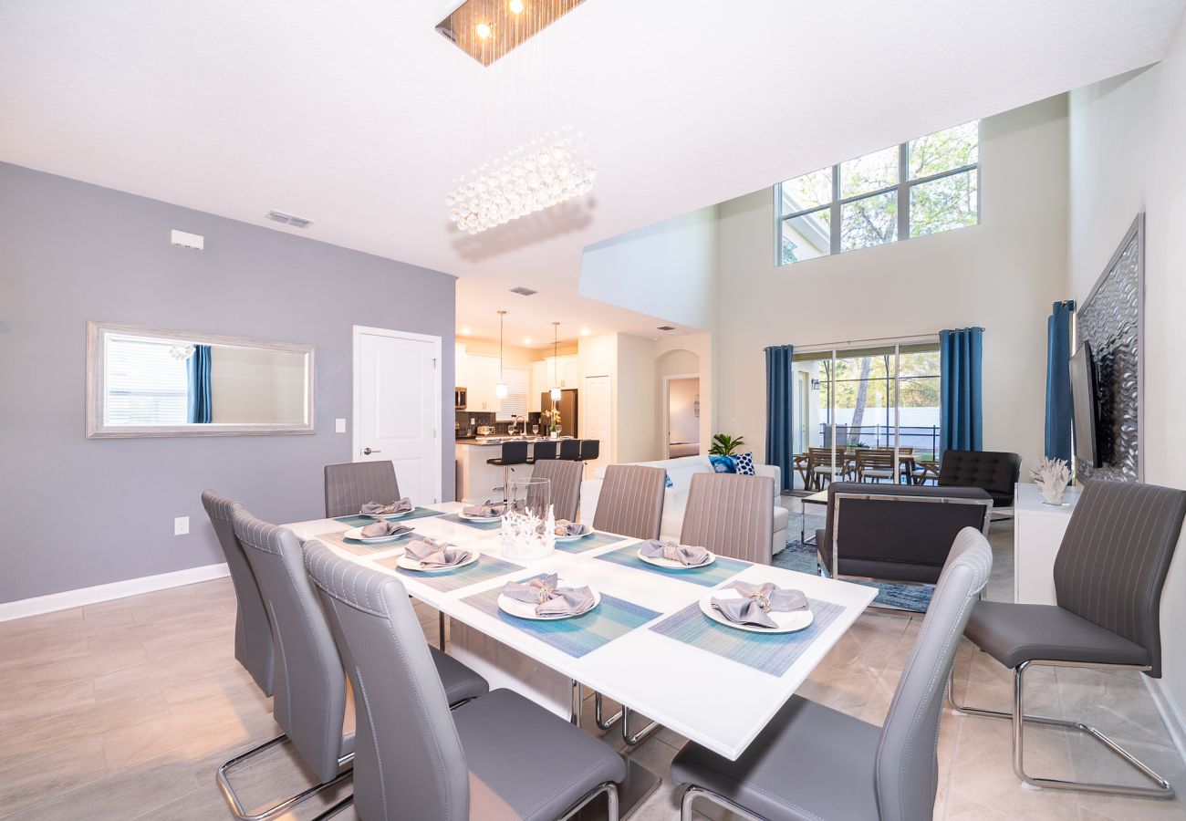 Villa in Kissimmee - Awesome Villa 5Beds/5Bath/Pool/Jacuzzi/5Min From Disney