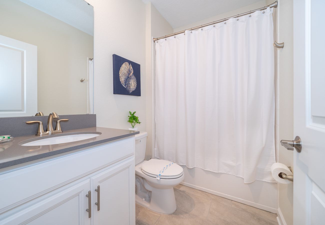 Villa in Kissimmee - Awesome Villa 5Beds/5Bath/Pool/Jacuzzi/5Min From Disney