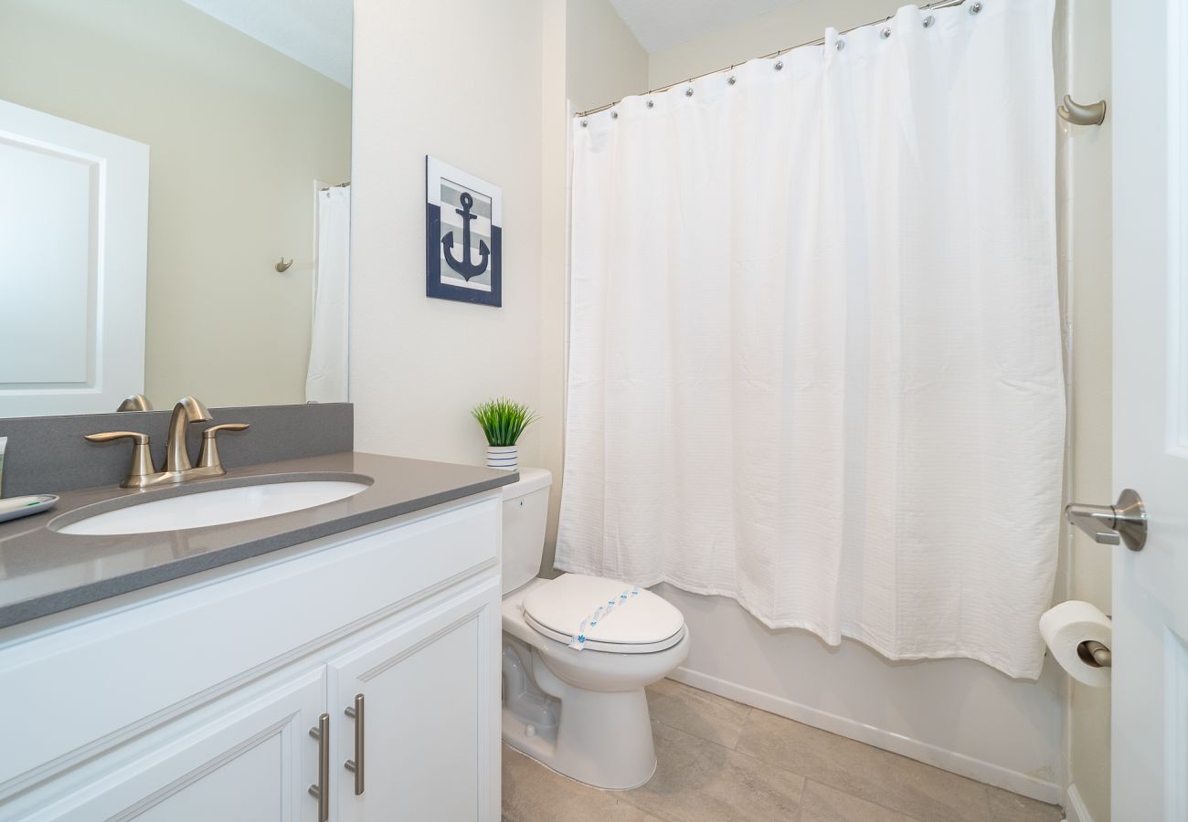Villa in Kissimmee - Awesome Villa 5Beds/5Bath/Pool/Jacuzzi/5Min From Disney