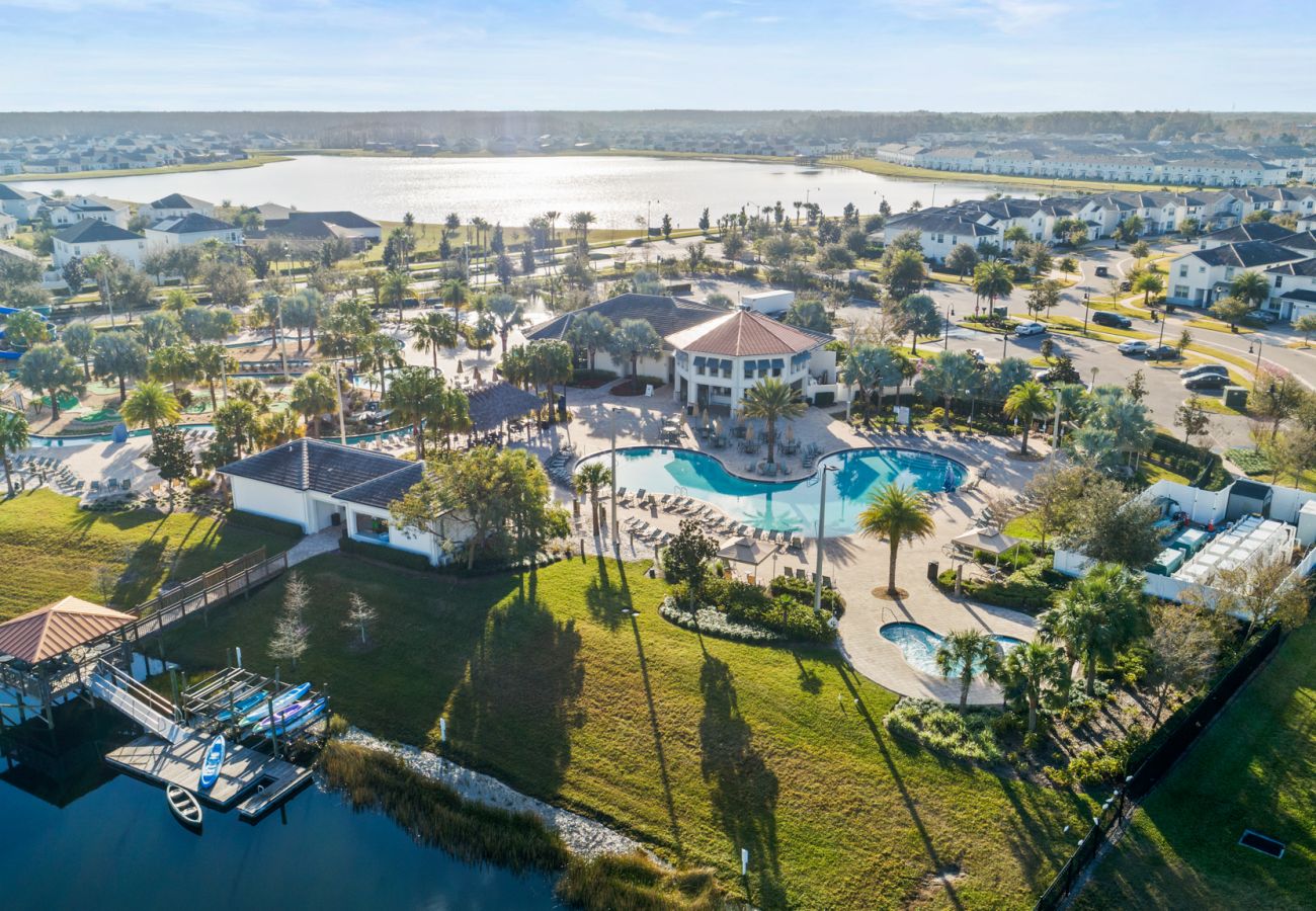 Villa in Kissimmee - Awesome Villa 5Beds/5Bath/Pool/Jacuzzi/5Min From Disney