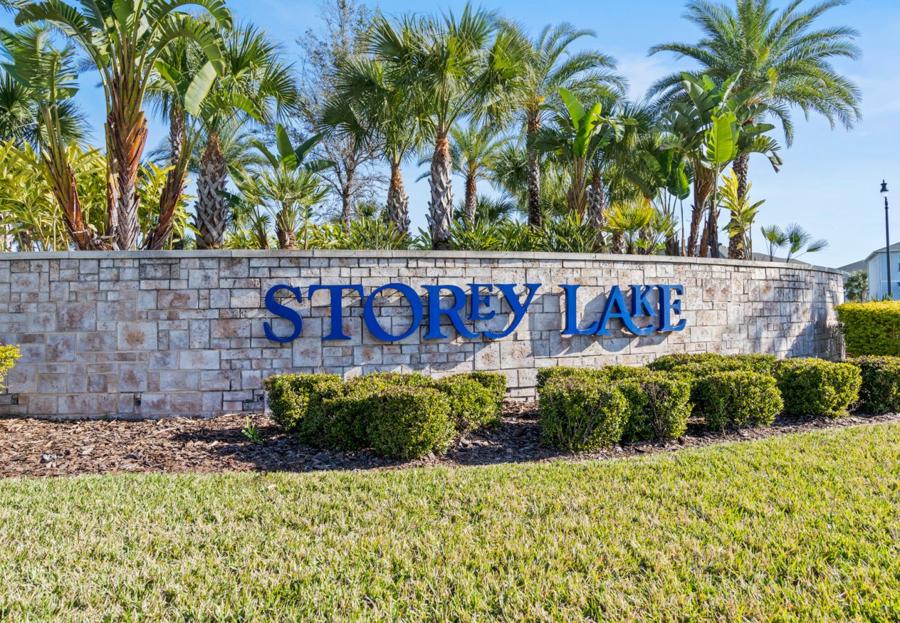 Villa in Kissimmee - Awesome Villa 5Beds/5Bath/Pool/Jacuzzi/5Min From Disney