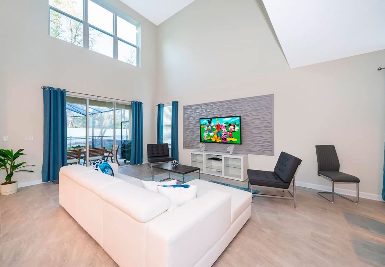 Villa in Kissimmee - Awesome Villa 5Beds/5Bath/Pool/Jacuzzi/5Min From Disney