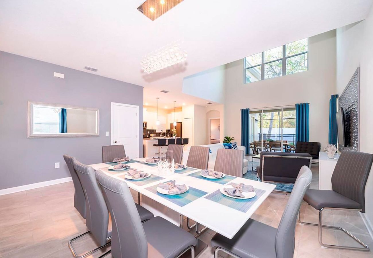 Villa in Kissimmee - Awesome Villa 5Beds/5Bath/Pool/Jacuzzi/5Min From Disney
