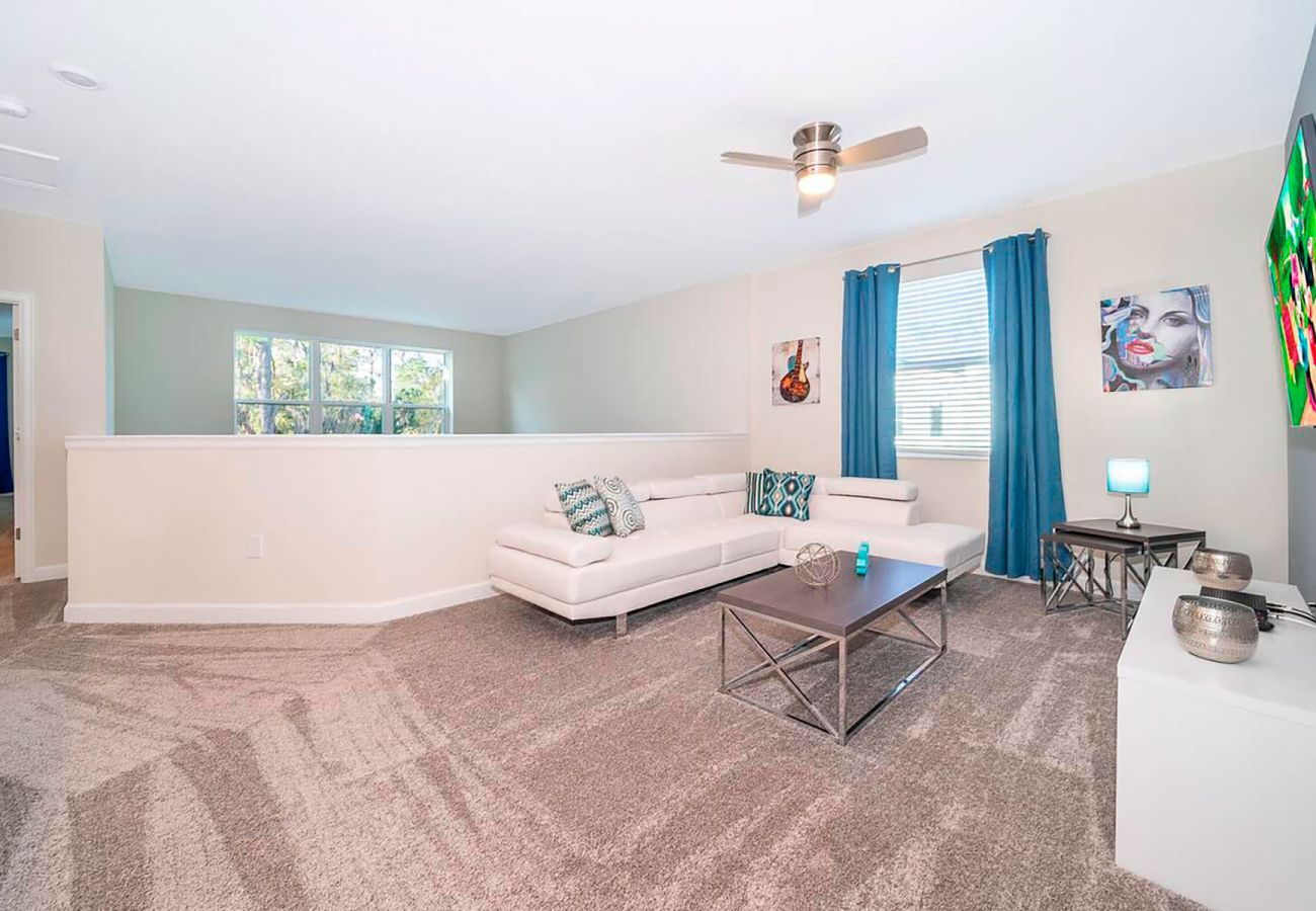 Villa in Kissimmee - Awesome Villa 5Beds/5Bath/Pool/Jacuzzi/5Min From Disney