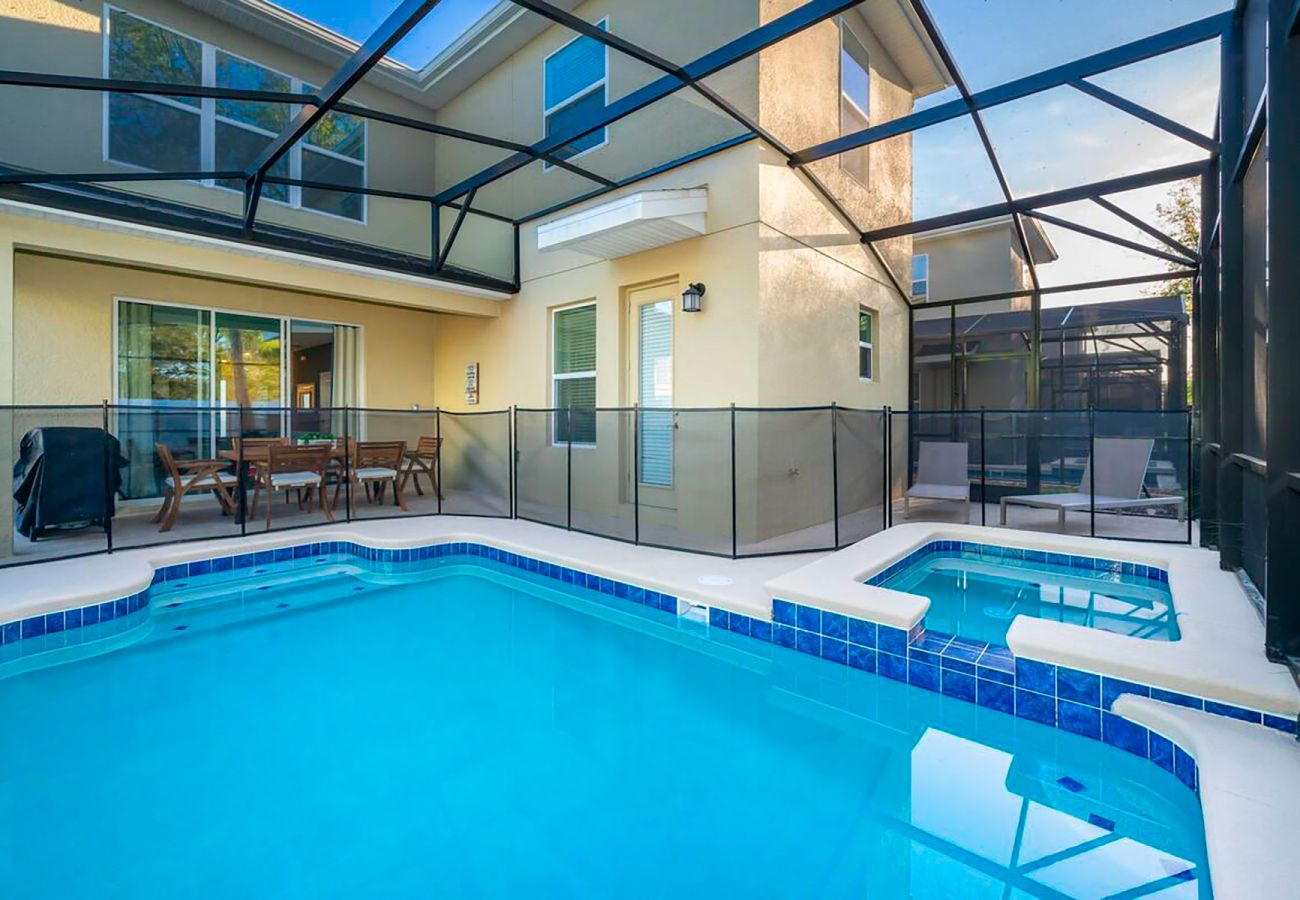 Villa in Kissimmee - Awesome Villa 5Beds/5Bath/Pool/Jacuzzi/5Min From Disney