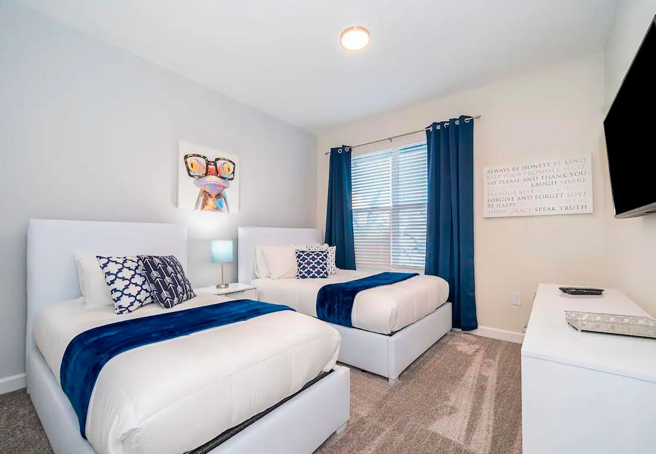 Villa in Kissimmee - Awesome Villa 5Beds/5Bath/Pool/Jacuzzi/5Min From Disney