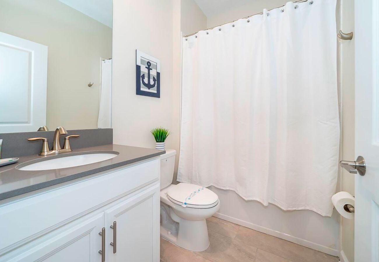 Villa in Kissimmee - Awesome Villa 5Beds/5Bath/Pool/Jacuzzi/5Min From Disney