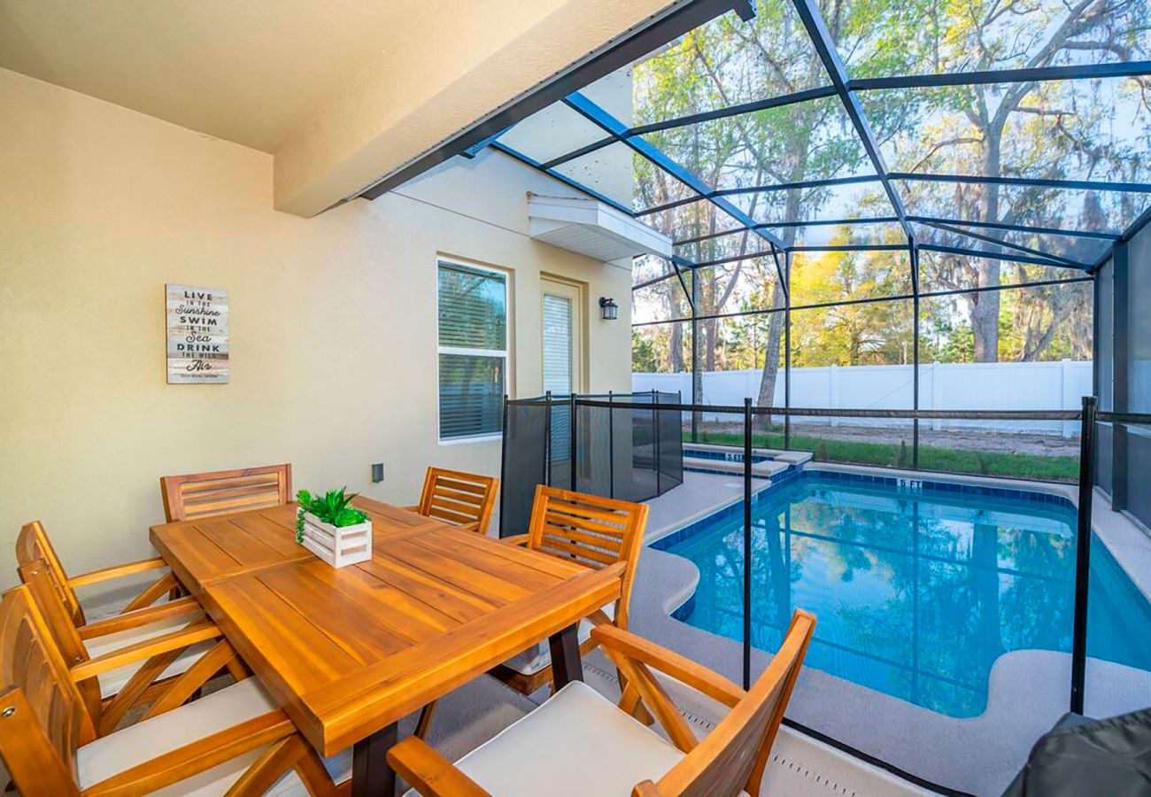 Villa in Kissimmee - Awesome Villa 5Beds/5Bath/Pool/Jacuzzi/5Min From Disney