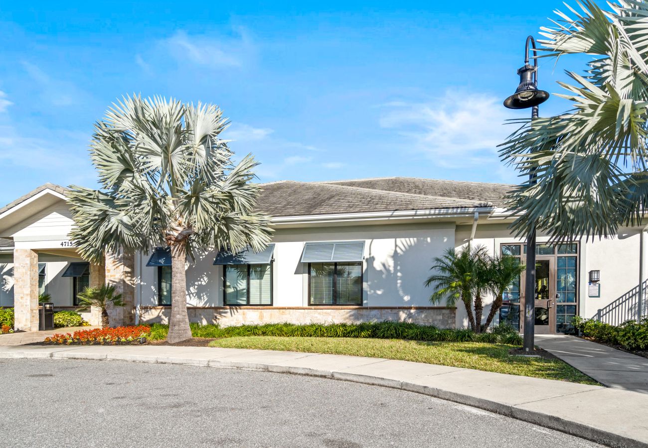 Villa in Kissimmee - Awesome Villa 5Beds/5Bath/Pool/Jacuzzi/5Min From Disney