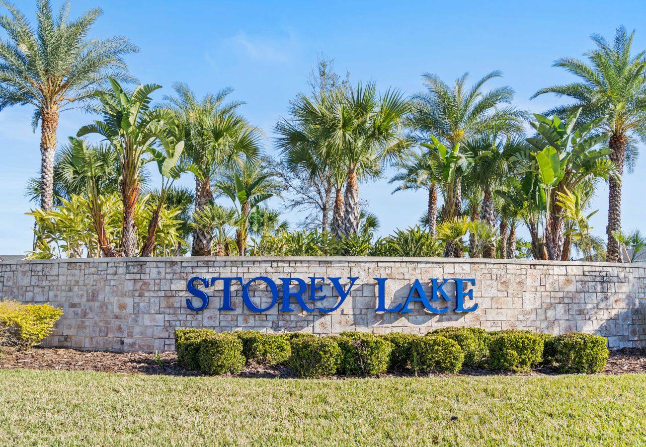Villa in Kissimmee - Awesome Villa 5Beds/5Bath/Pool/Jacuzzi/5Min From Disney