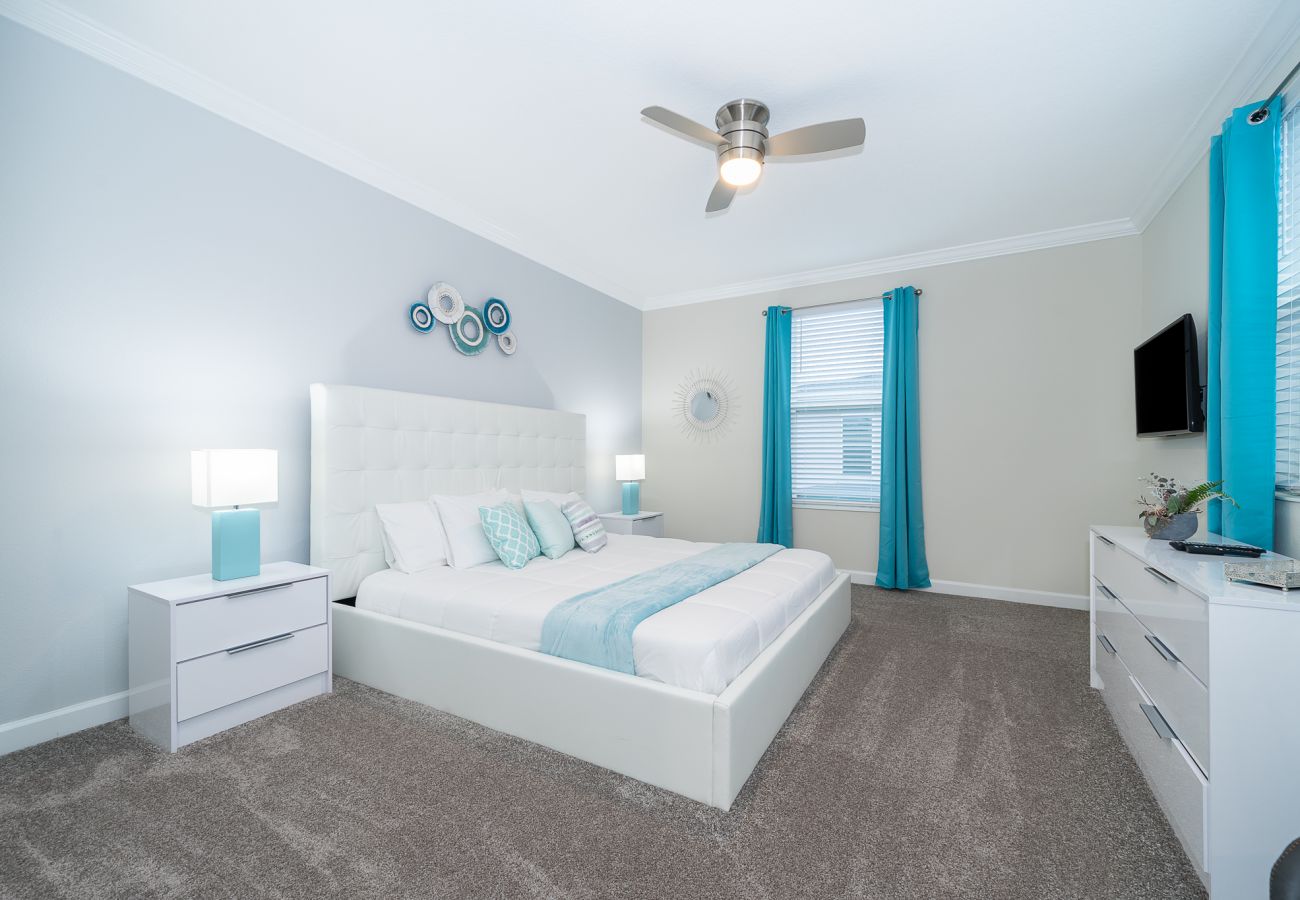Villa in Kissimmee - Fabulous Villa 5Beds/5Bath/Pool/Jacuzzi/5Min From Disney
