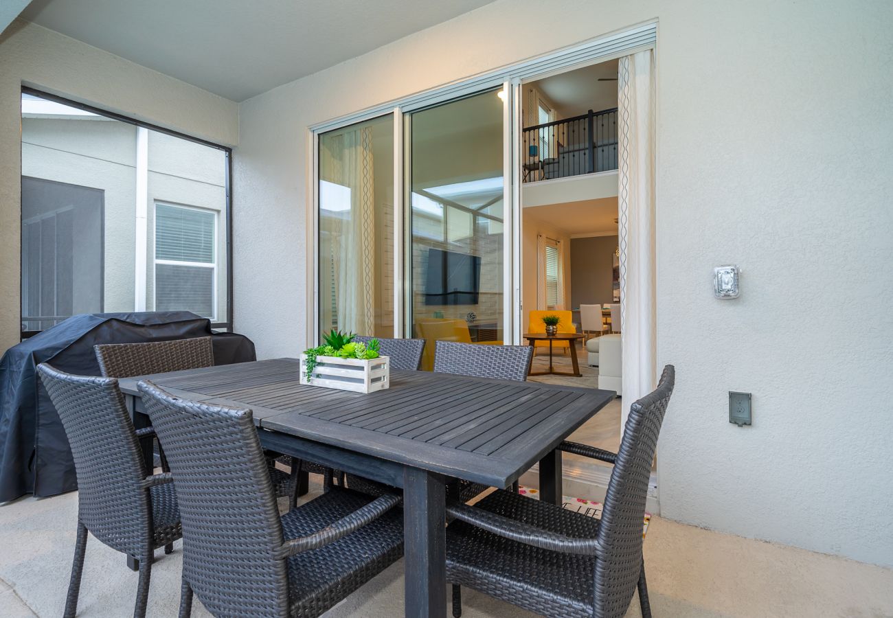 Villa in Kissimmee - Fabulous Villa 5Beds/5Bath/Pool/Jacuzzi/5Min From Disney