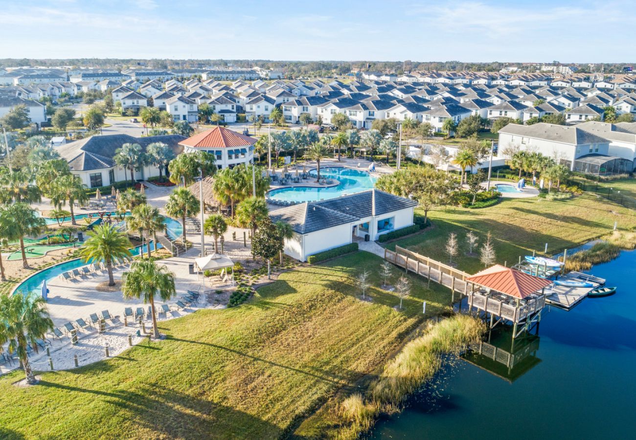 Villa in Kissimmee - Fabulous Villa 5Beds/5Bath/Pool/Jacuzzi/5Min From Disney
