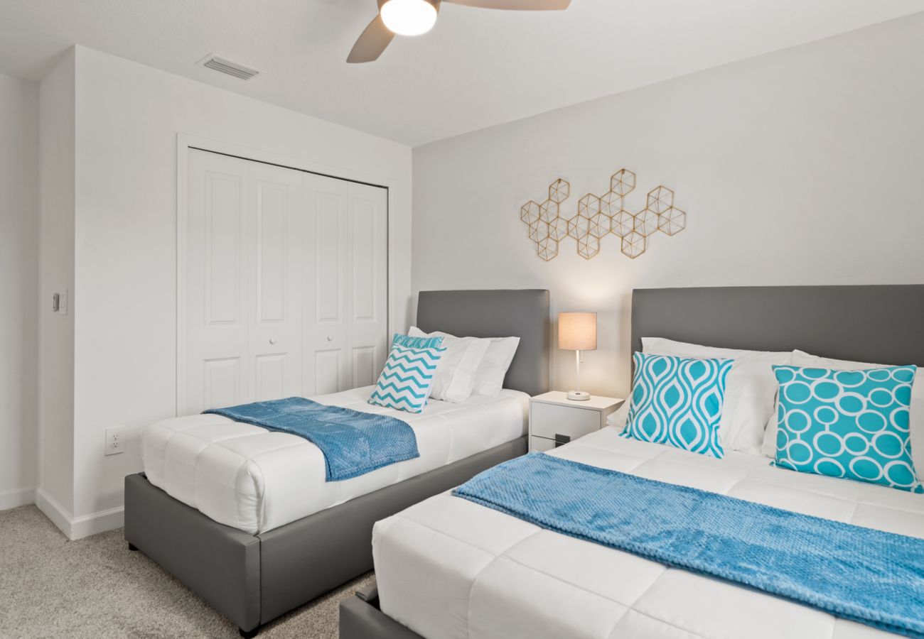Townhouse in Kissimmee - Restful Townhouse 4Bed/3Bath/Pool/5Min From Disney