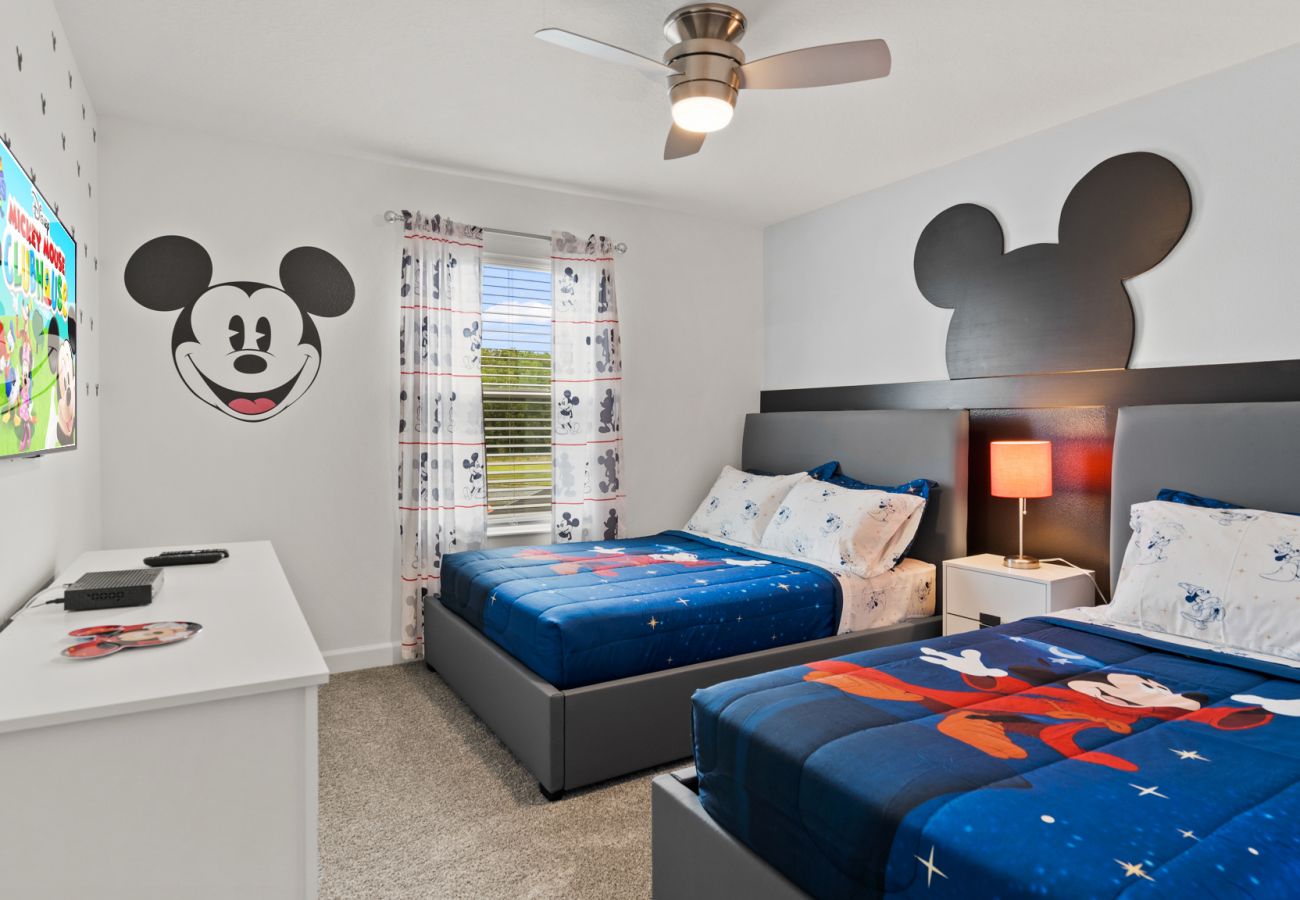 Townhouse in Kissimmee - Restful Townhouse 4Bed/3Bath/Pool/5Min From Disney