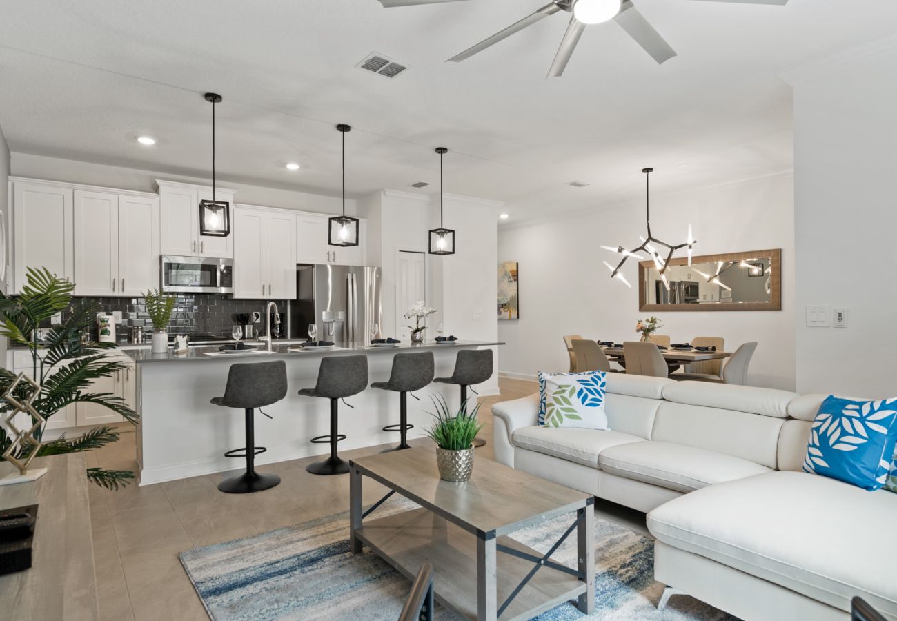 Townhouse in Kissimmee - Restful Townhouse 4Bed/3Bath/Pool/5Min From Disney